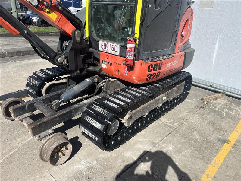 Excavator and operator supporting an Australian infrastructure project