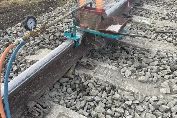 Aluminothermic rail welding